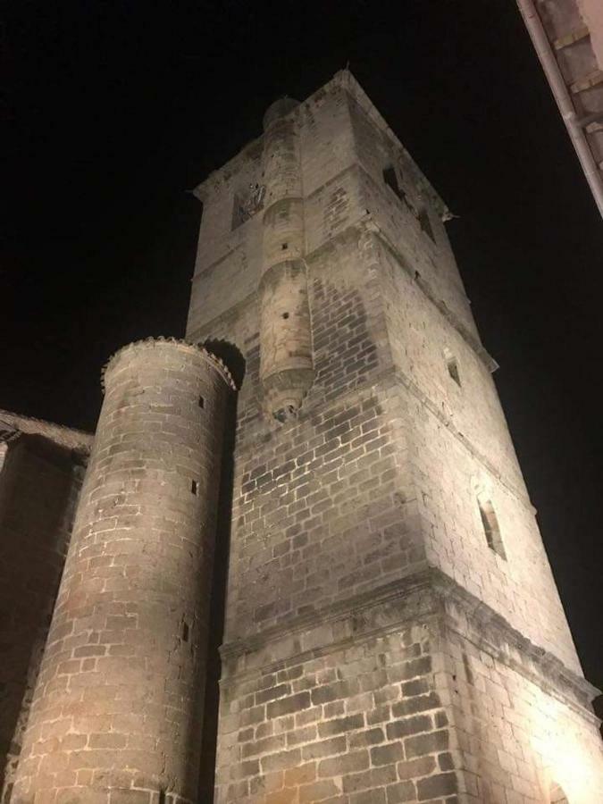 Los Callejones Arenas de San Pedro Exteriör bild