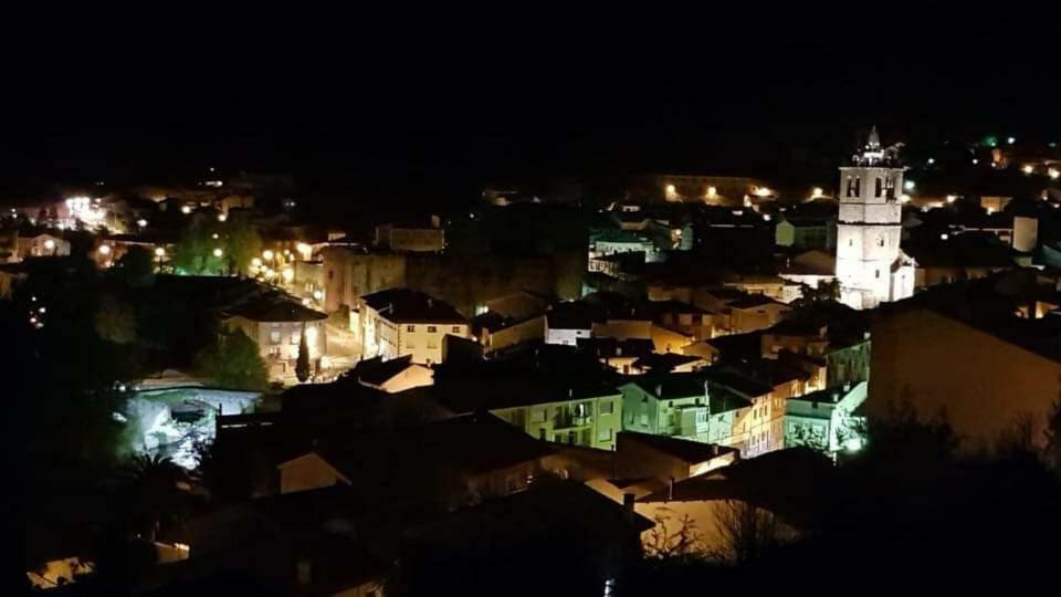 Los Callejones Arenas de San Pedro Exteriör bild
